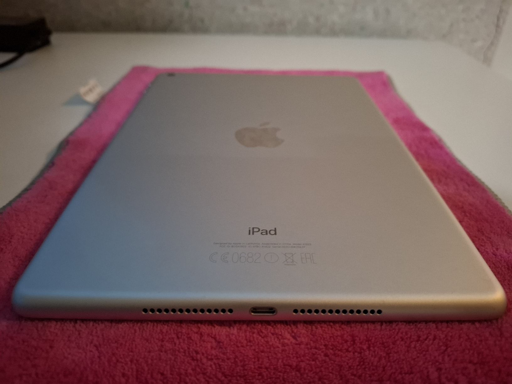 Apple Tablet PC: iPad 5.128 GB, Grau (A1822). – Usato da Wattwil venduto da instwater_ 2