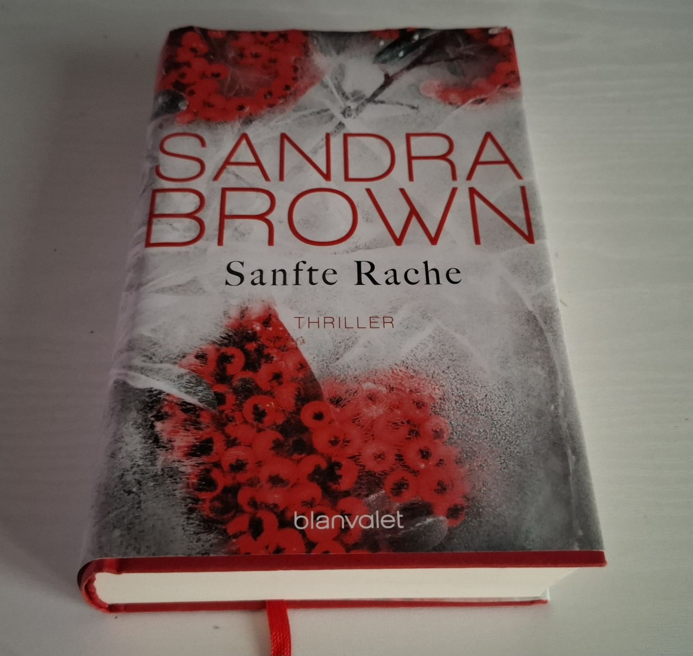Livres: Sandra Brown, Sanfte Rache, Thriller  – D'occasion à Emmen par Tigerlady