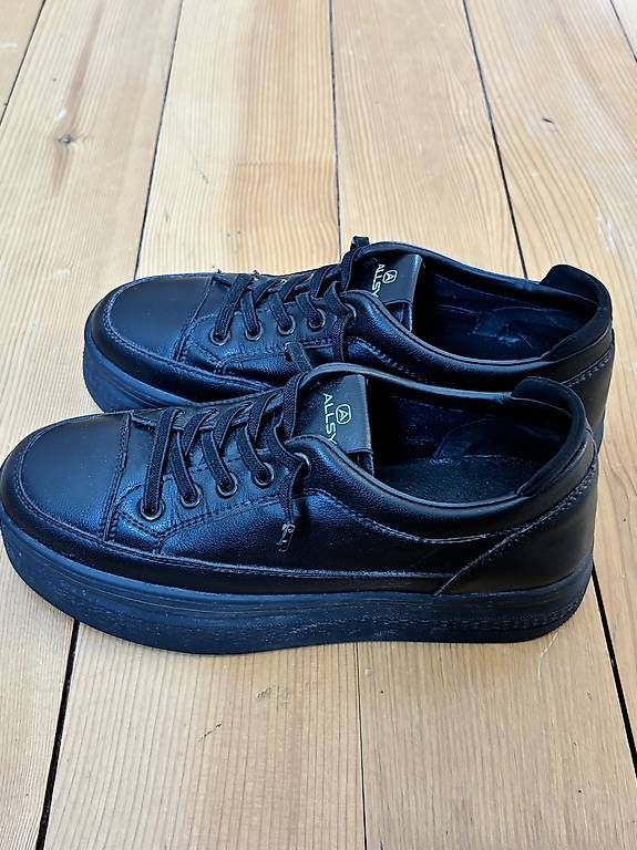 Scarpe da donna: Sneakers aus Leder – Usato da Bern venduto da kri_y8h8 2