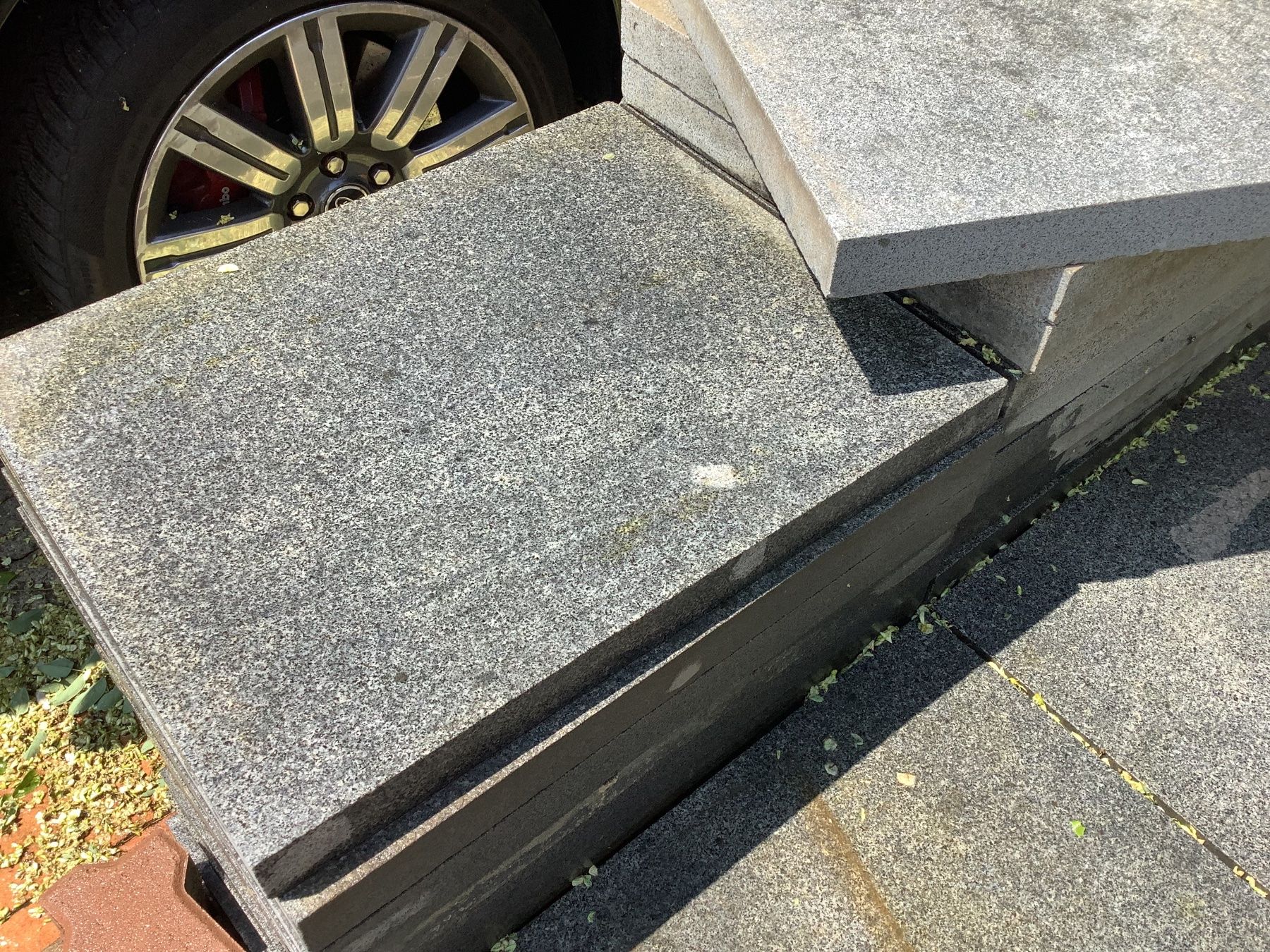 Revêtements de sol: Granit Bodenplatten Stk. a 10.- – D'occasion à Seuzach par peli543 2