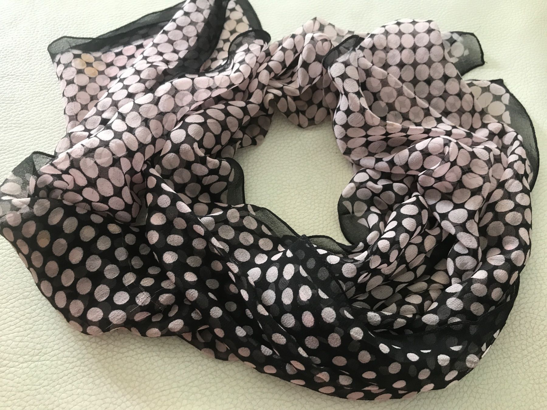 Foulards, Tücher & Schals: Jennifer Lopez Seide Schal – Gebraucht aus Wettingen von Andres54