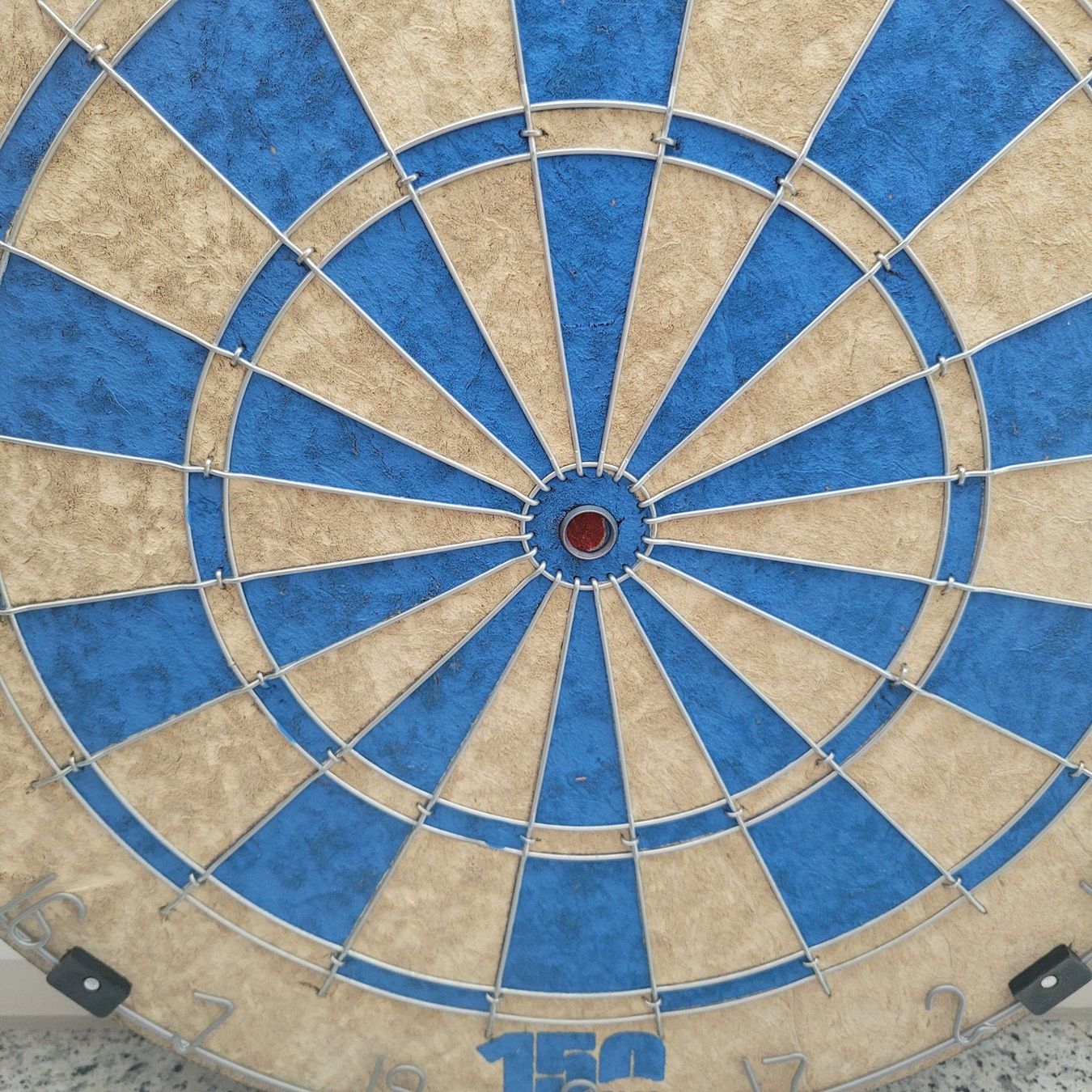 Tiro con l'arco: Dartscheibe mit 6 Darts - Neu und Originalverpackt – Nuovo e nell'imballaggio originale da Dörflingen venduto da tucson16 3