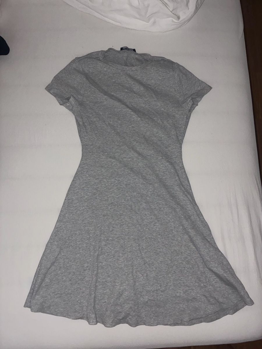 Vestiti: Kleid grau grösse L guter Zustand – Nuovo (secondo la descrizione) da Regensdorf venduto da Lorenaampm