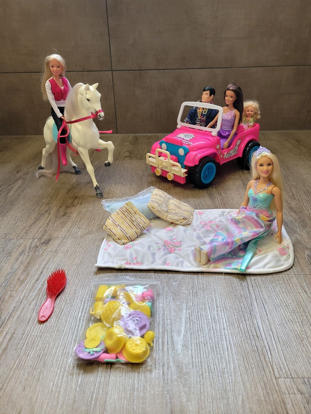 Giocattoli: Barbie Pferd Prancer Jeep Picknick Ausflugsset – Usato da Niederbuchsiten venduto da klengyel