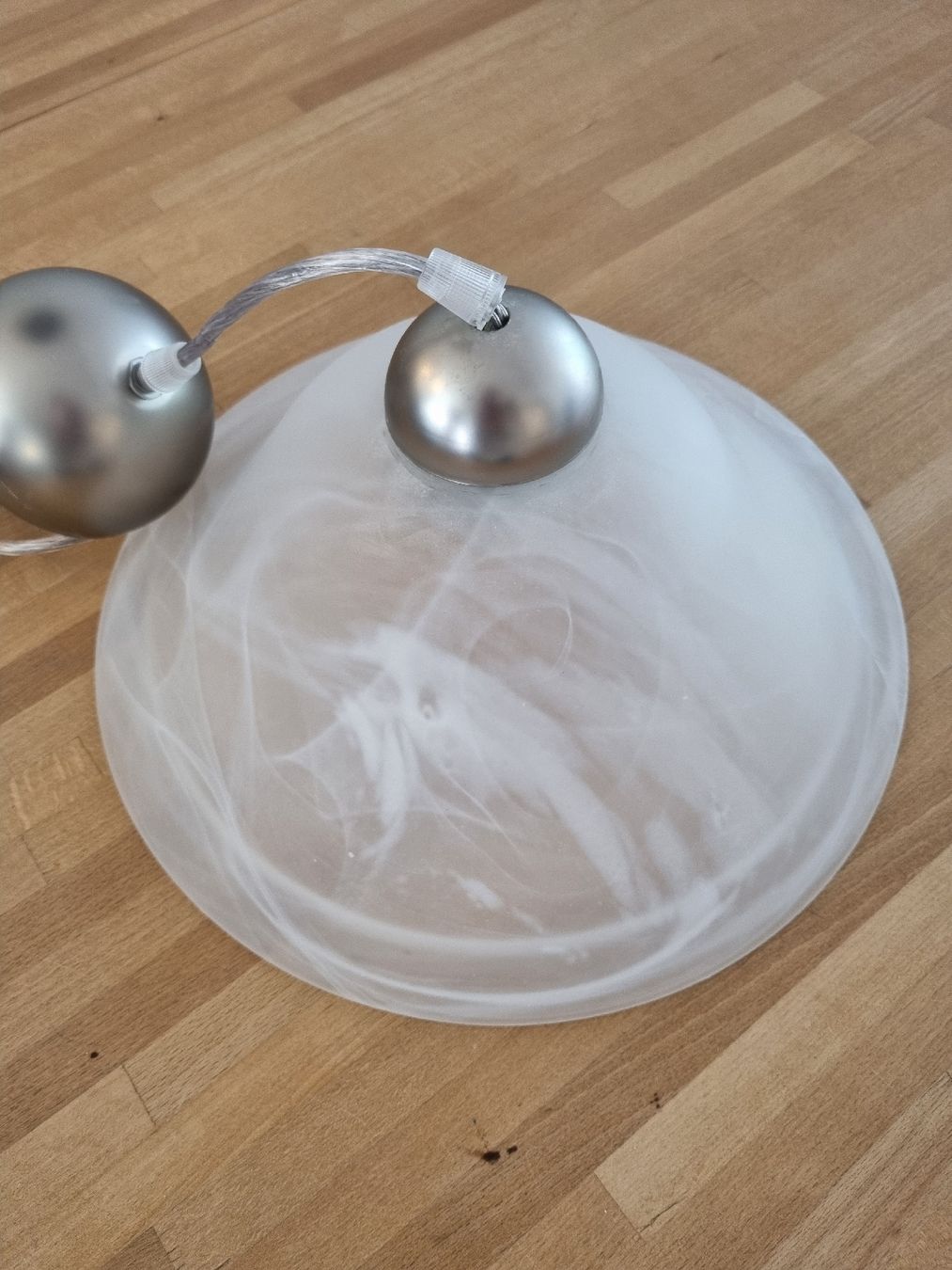 Lampadari & plafoniere: Moderner Kronleuchter mit weißem Glas. – Usato da Basel venduto da ste_2lg2 1