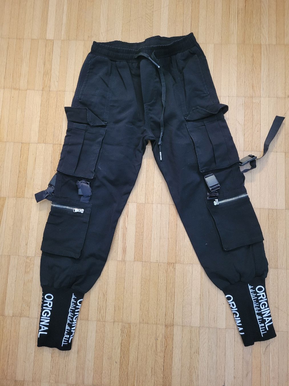 Pantaloni: 6. Pantalon cargo noir "Forty Five" – Usato da Villars-sur-Glâne venduto da m66_dch5