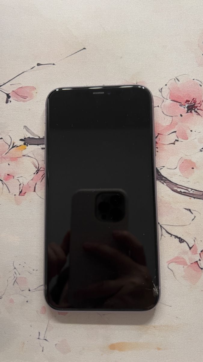 Apple Telefoni cellulari / Smartphones: Apple iPhone 11 Violett – Usato da wettingen venduto da fionaadjc 4