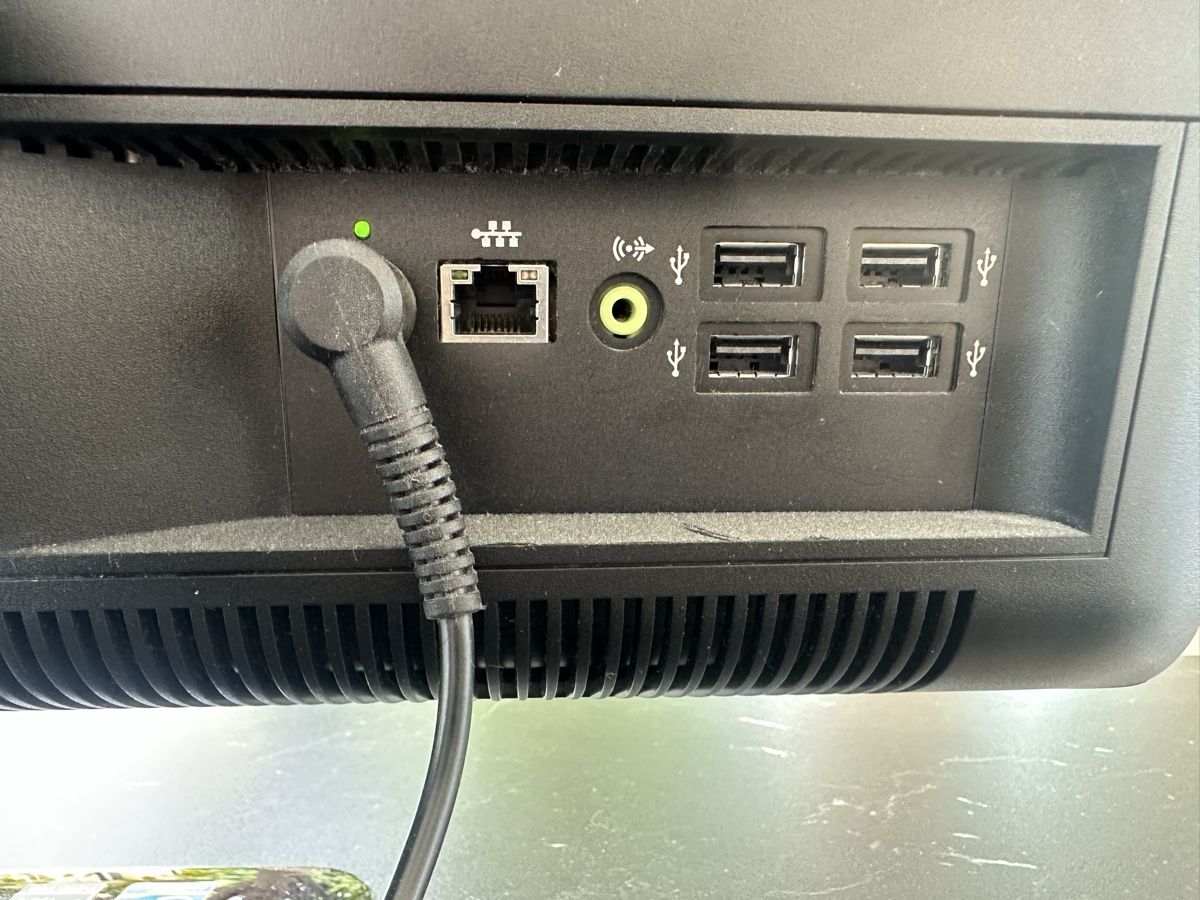 Hewlett Packard PC: HP Compaq 8200 Elite PC All-in-one – Usato da Luzern venduto da FrankGroebel 2