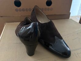 Elegante braune Leder-Pumps mit Lack-Details Gr. 37