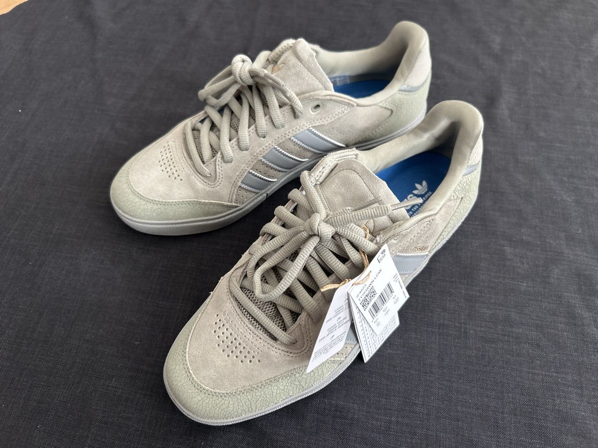 Adidas Herrenschuhe: Adidas Tyshawn Gr. 44 – Neu (gemäss Beschreibung) aus Chur von xmdsk
