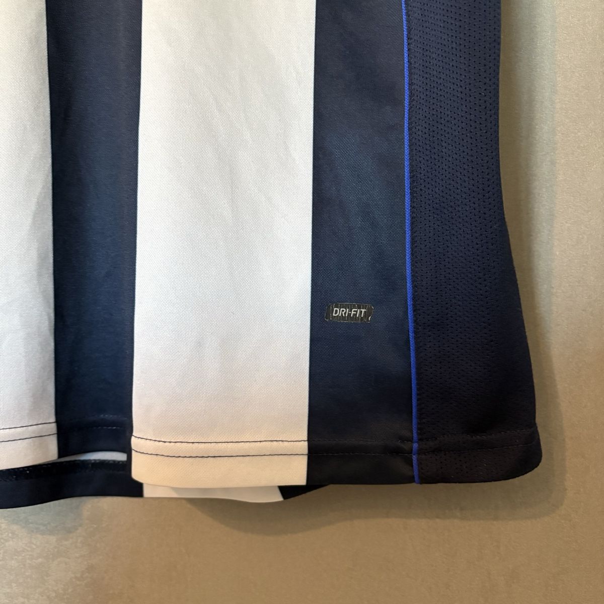 Nike Canottiere & Pantaloni: Hertha BSC Berlin Trikot Nike 2004/2005 – Usato da Winterthur venduto da LaBodega 4