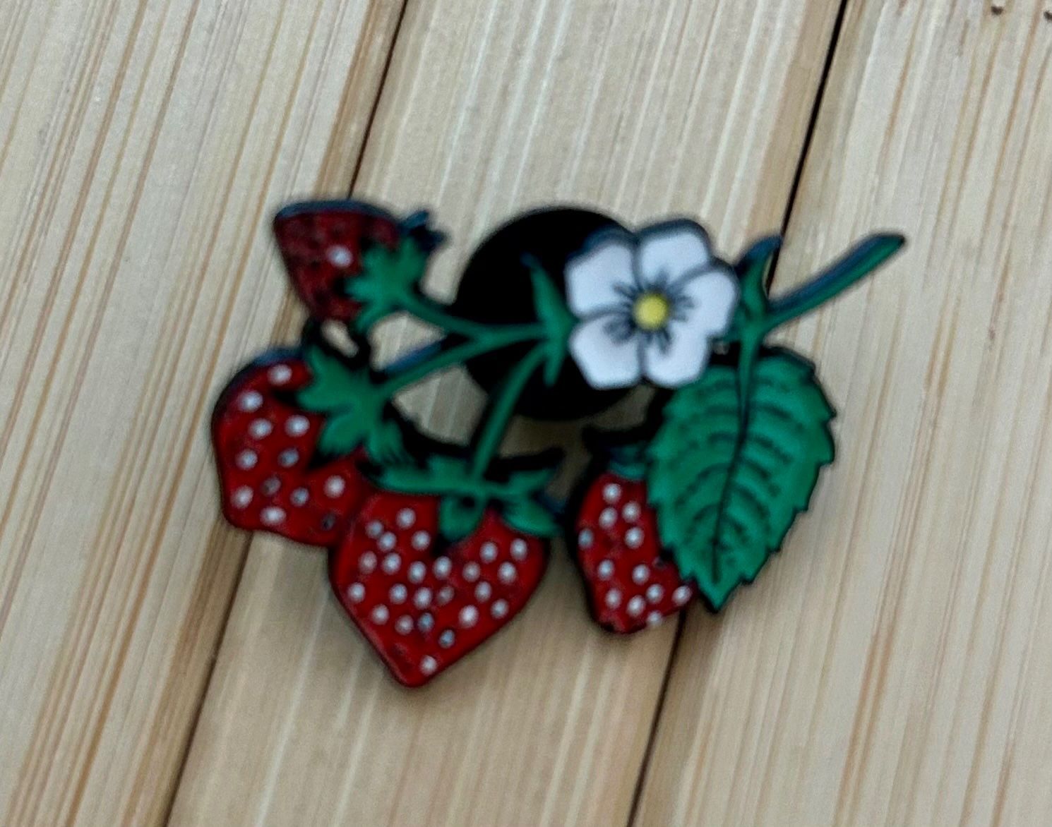 Placchette & Badge: Pin Erdbeeren – Nuovo e nell'imballaggio originale da Geneve venduto da vane267
