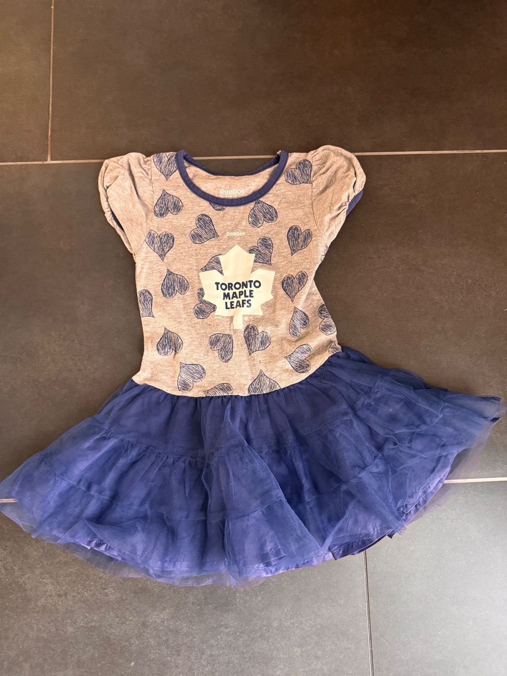 Kleiderpakete & -sets: Toronto Maple Leafs - Fanartikel Girls – Gebraucht aus Wängi von tottii1977