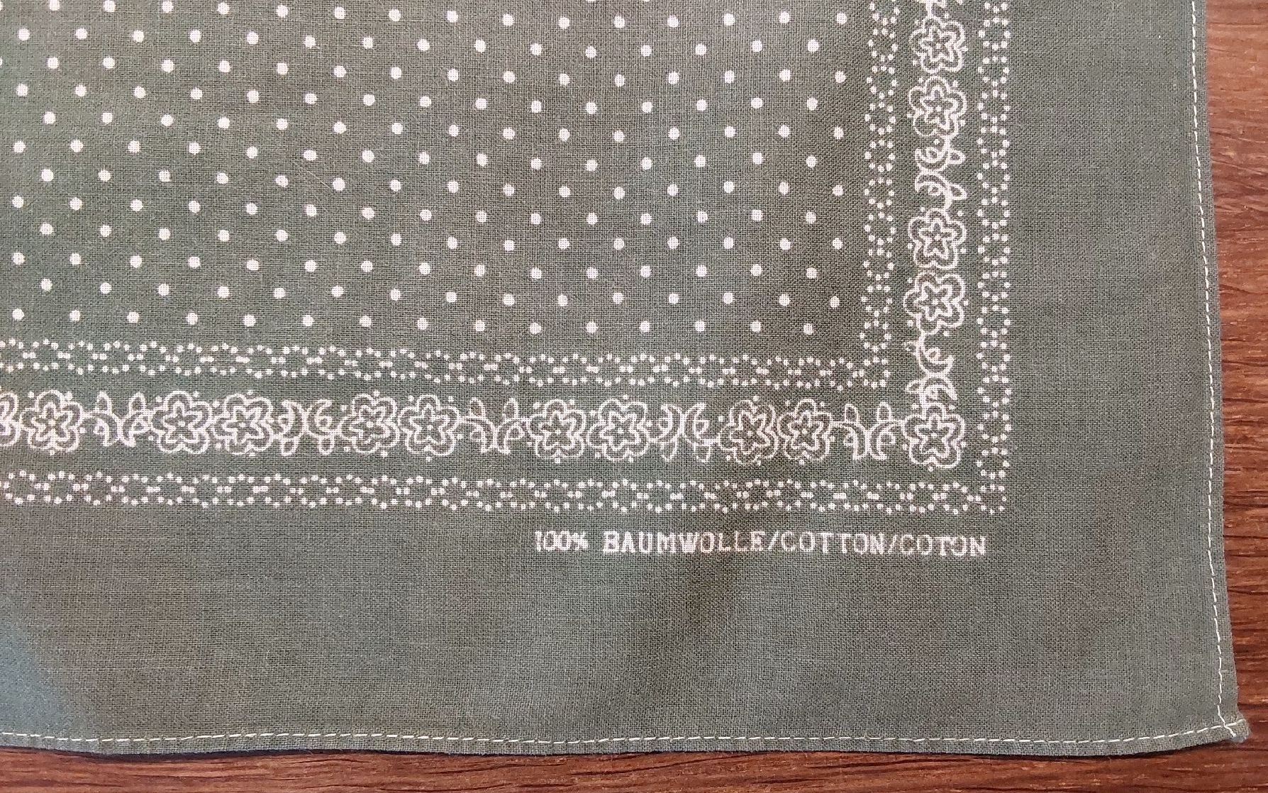 Foulard & Sciarpe: Baumwolltuch quadratisch grün – Nuovo (secondo la descrizione) da Köniz venduto da scopello12 3