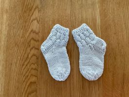 Handgestrickte Babysocken Grau Fusslänge 12 cm - Grösse 19/2