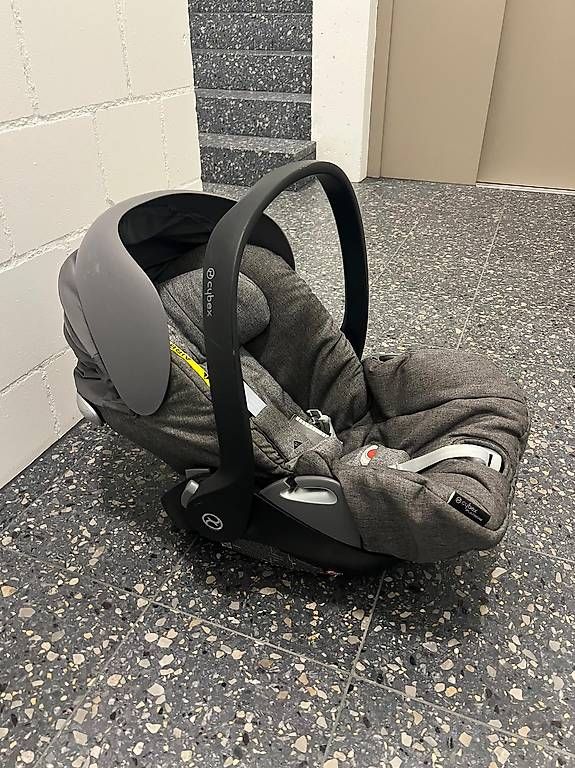 Seggiolini per auto: Cybex Cloud Q Babyschale – Usato da Allschwil venduto da rajmahal 1