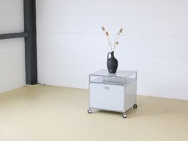 USM Möbel, Beistelltisch