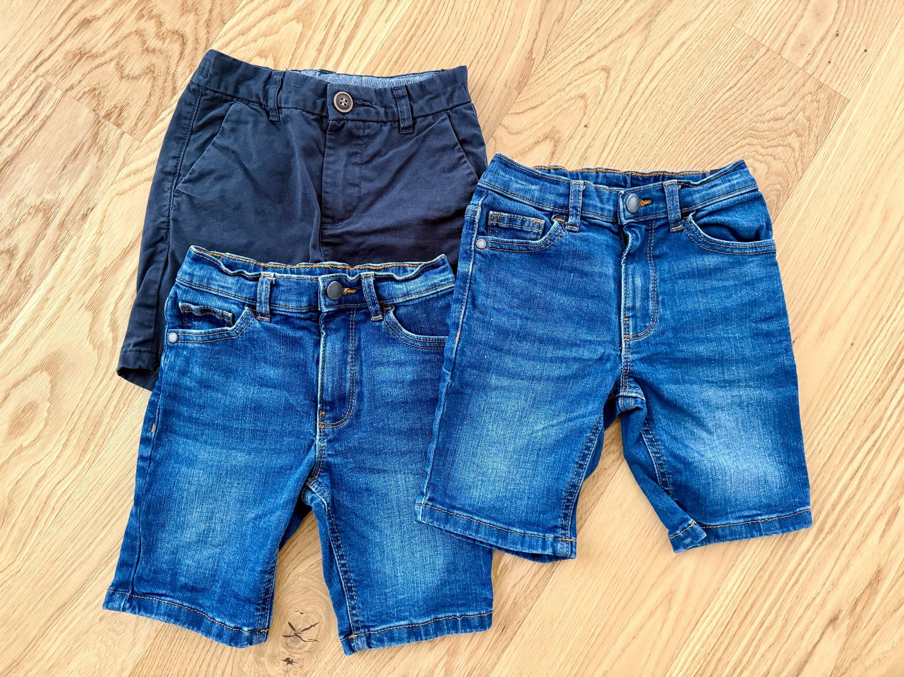 Next Pantaloni: 3 boy’s shorts size 104 – Usato da Frick venduto da misokrcmarik