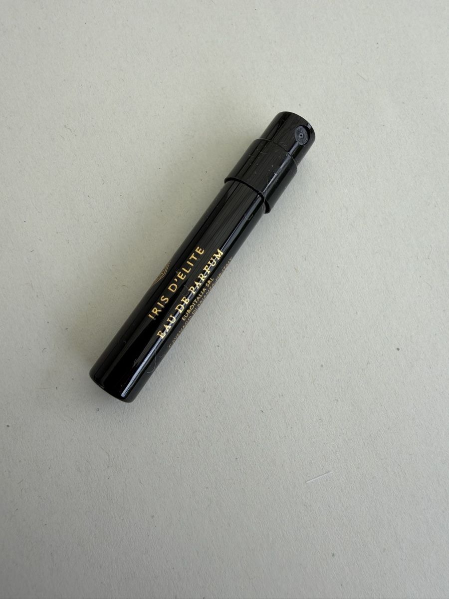 Versace Profumi & Eau de Toilette: Atelier Versace Iris d'Elite Parfum Muster 1.5ml – Usato da Meierskappel venduto da Philium 1