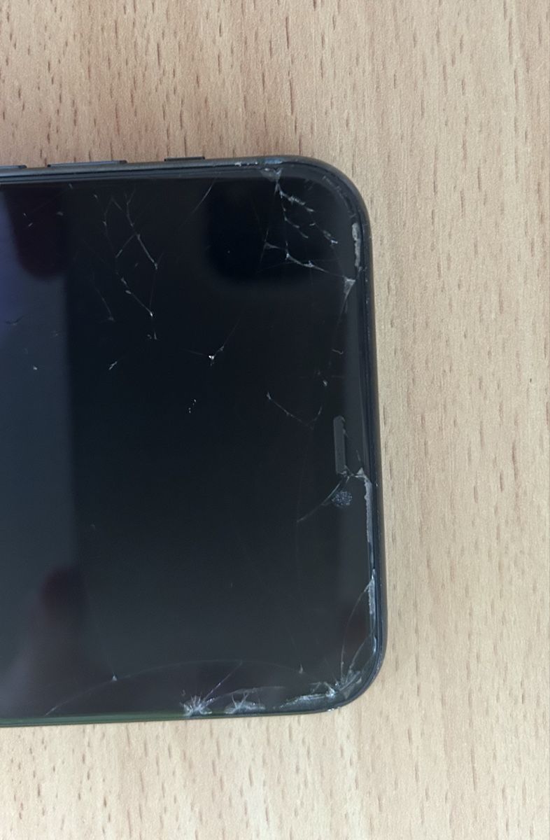 Apple Telefoni cellulari / Smartphones: iPhone 11 Pro Max 64GB écran abîmé – Usato da Court venduto da elksr 2