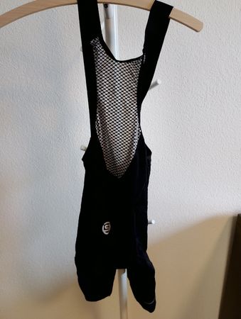 Radhose Skins mit Trägern schwarz Grösse M gebraucht