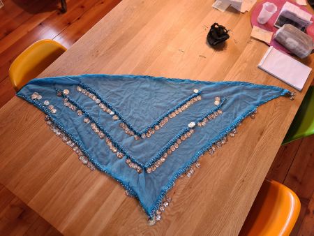 Foulard de danse orientale avec piécettes, bleu ciel /argent