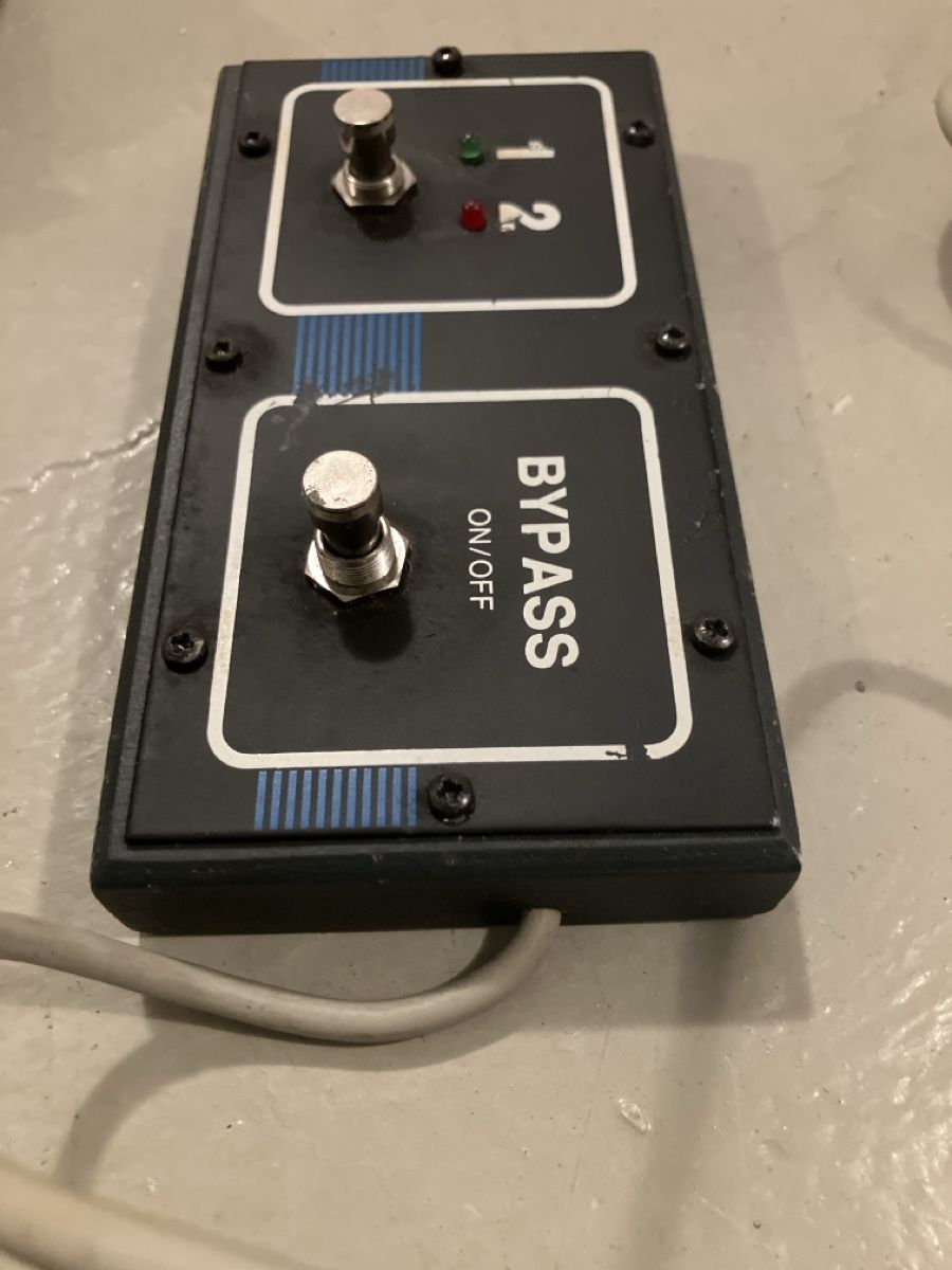 Strumenti musicali: Hughes& Kettner Um- und Bypass Footswitch – Usato da Oberentfelden venduto da vwolf0815 2