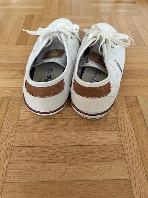 Mustang Scarpe da uomo: Sneaker "MUSTANG" Gr. 39, weiss! – Nuovo (secondo la descrizione) da Walenstadt venduto da ricamul 1
