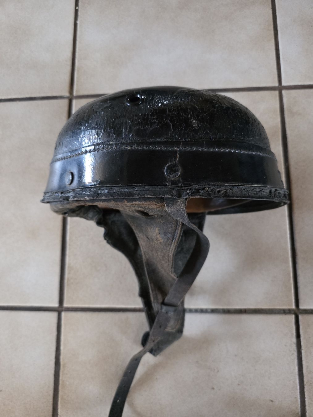 Abiti antichi: Antiker Lederhelm, Robert Lubstein Berlin / EREL – Difettoso da Rothrist venduto da rsu_96pl 1