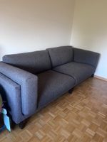 Graues Sofa in gutem Zustand