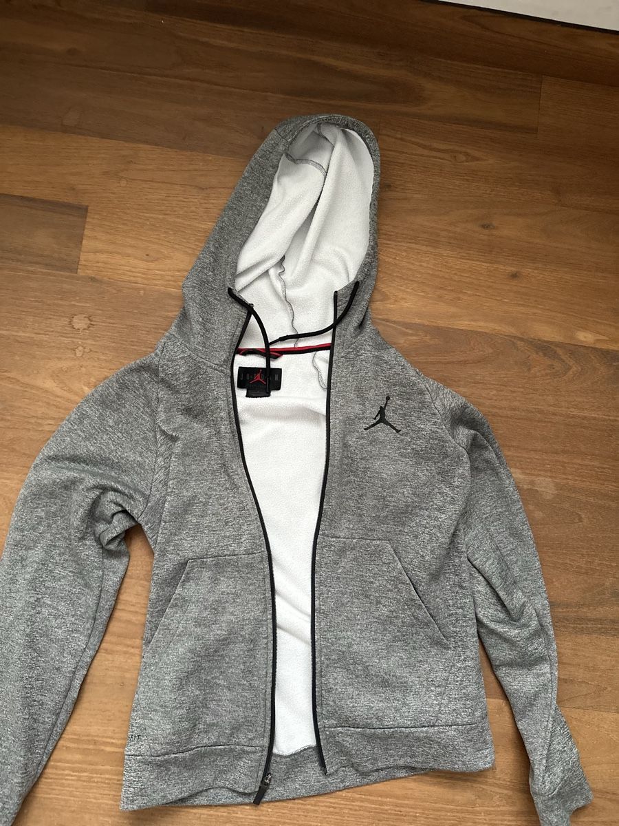Jordan Maglioni & Felpe: Jordan Kapuzenjacke grau Grösse S – Usato da Bad Ragaz venduto da Fischer_17