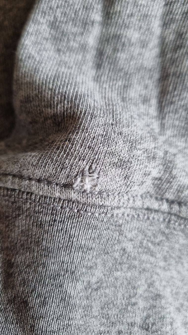 Levi's Maglioni & Felpe: Levi's Hoodie Grau, Grösse S – Usato da Tägertschi venduto da Fank111 1
