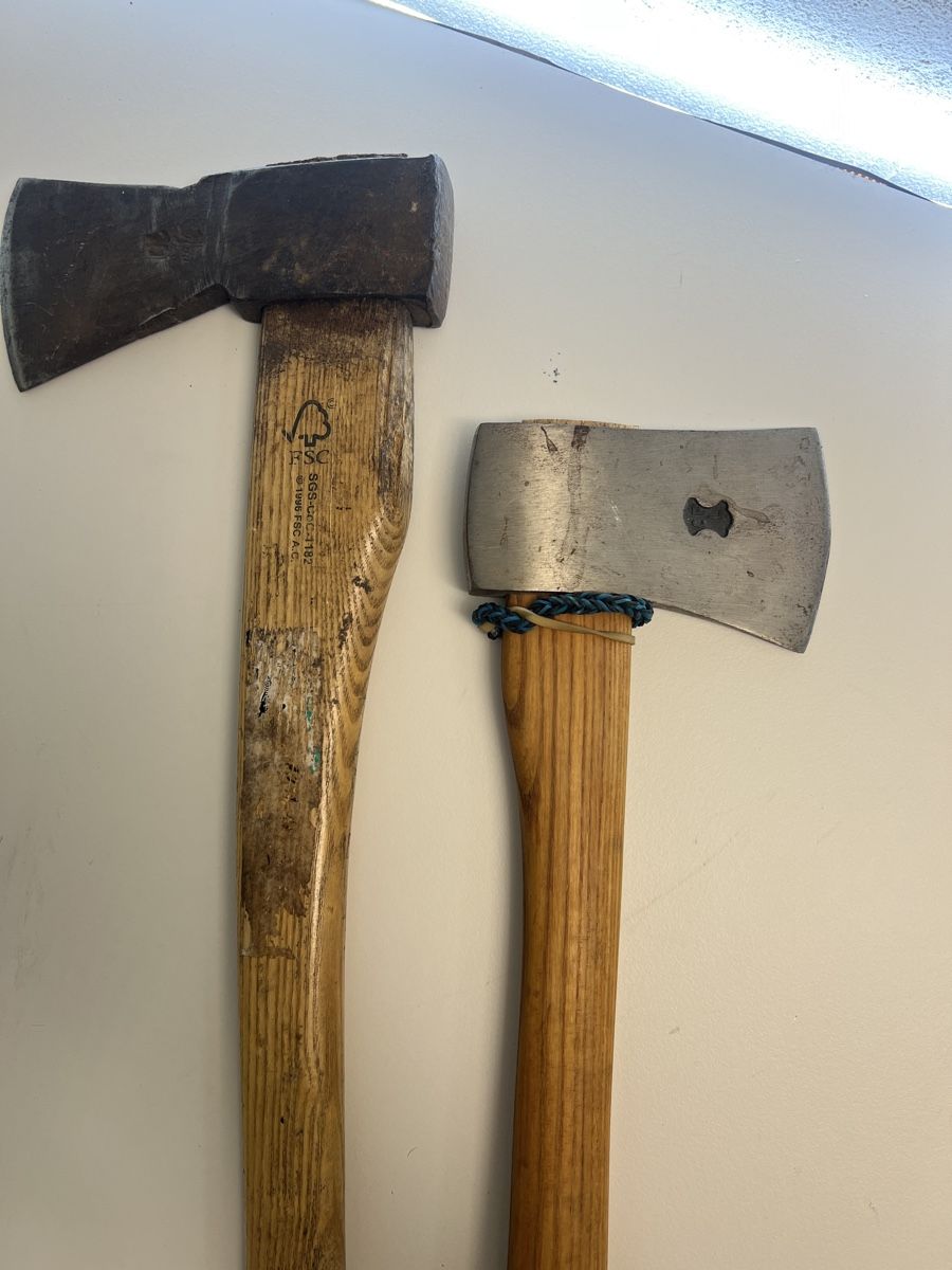 Alle Werkzeuge: Beile mit Holzstiel, 2 Stk – Gebraucht aus Rotkreuz von Migu2012