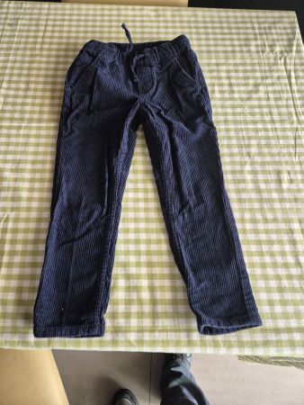 Bequeme H&M Cordhose Gr. 104, Dunkelblau.