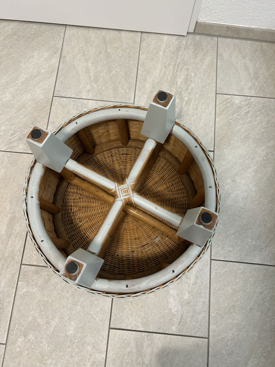 Hocker: Rattan Hocker rund  grau gestrichen rund 50,  H 39 – Gebraucht aus Zug von Gibbi80 1