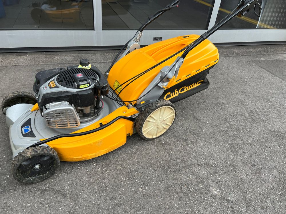 Benzinrasenmäher mit Elektrostart und Antrieb 4 Takt Motor Kaufen auf
