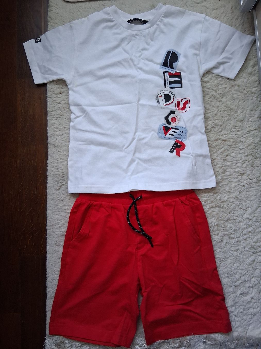 Lotti & Set di vestiti: 2-Teiliges cooles Set Gr.128 weiss&rot – Nuovo (secondo la descrizione) da Zürich venduto da Leders