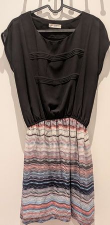 Kleid aus Korea, schwarz/gemustert, gebraucht