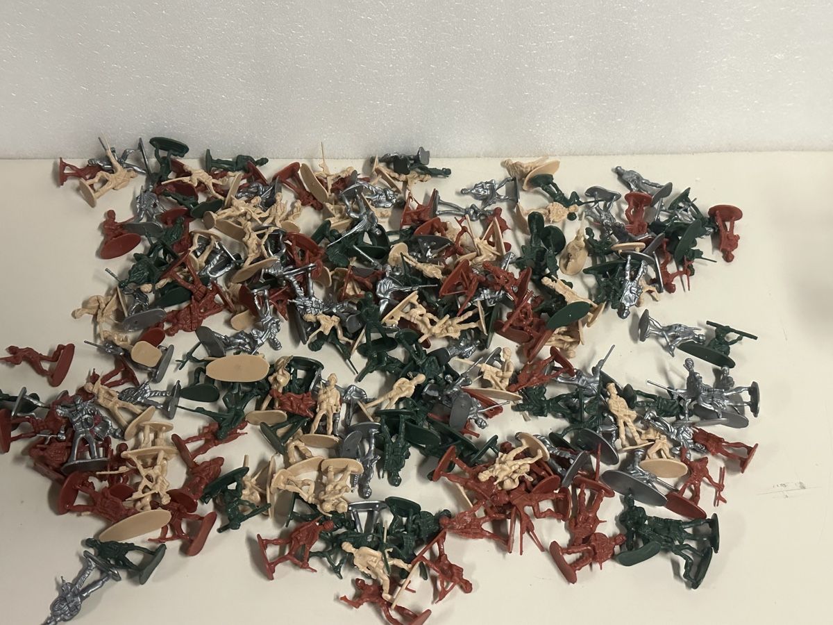 Giocattoli: Kunstoff Soldaten Krieger ca 200 stk – Usato da Deitingen venduto da Himhip