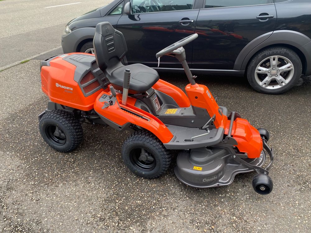 Husqvarna Aufsitzmäher Rasentraktor Rider R 214TC (Neu (gemäss ...