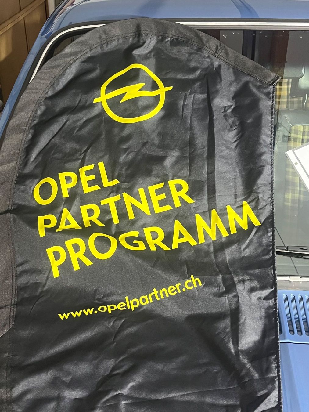 Bandiere: OPEL Fahne  -  Original – Nuovo (secondo la descrizione) da Menziken venduto da Hotdevil1