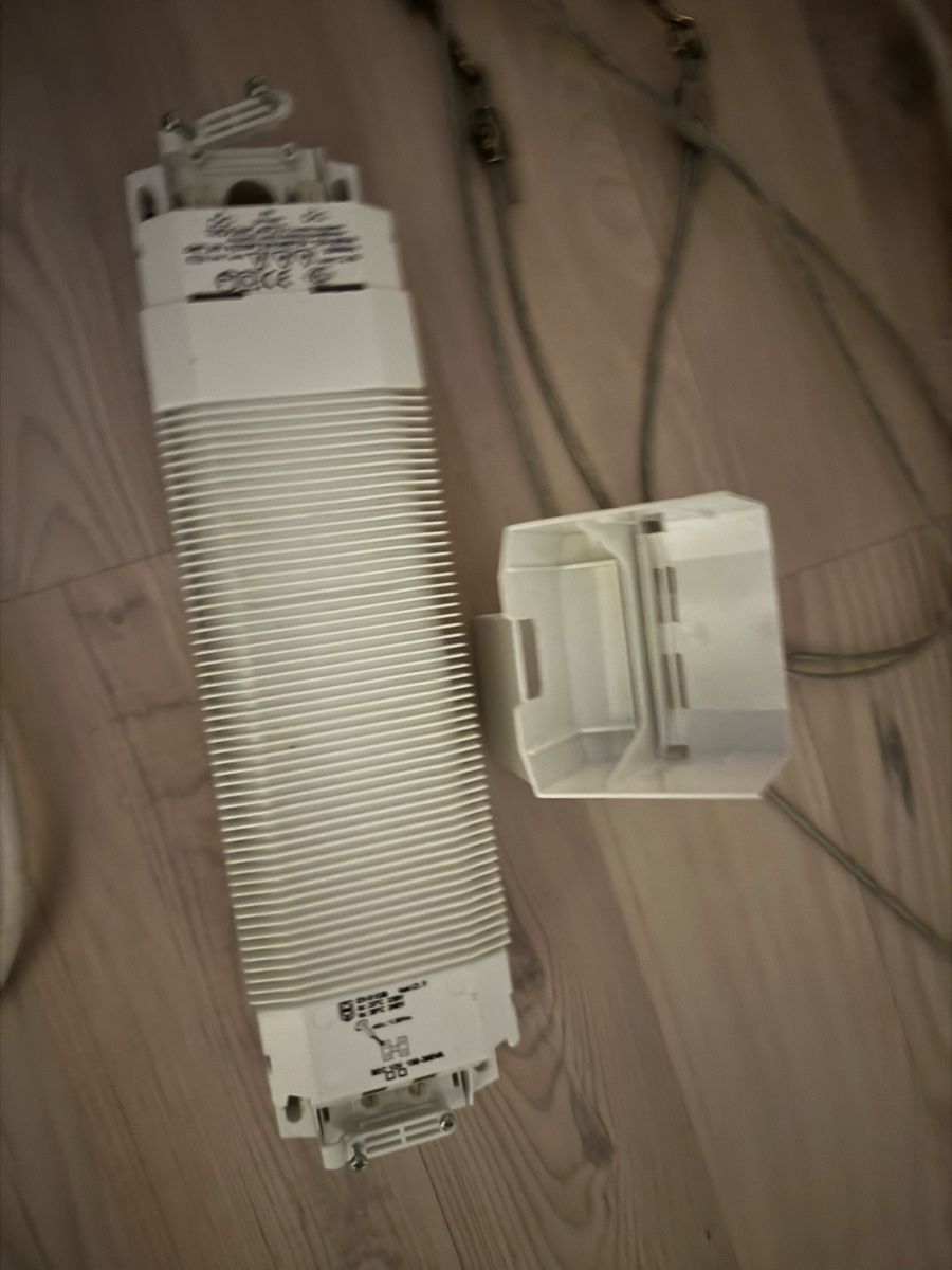 Kronleuchter & Deckenlampen: Hängeleuchte LED 5 Meter - 2 Stück – Gebraucht aus Emmetten von cat_7fvq 5