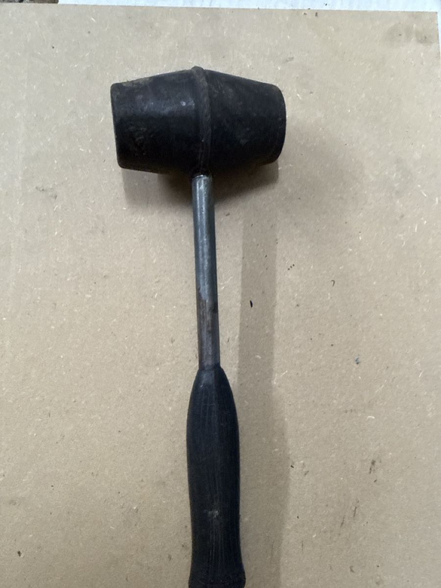 Tous les outils: Gummihammer – D'occasion à Meienberg par sony252