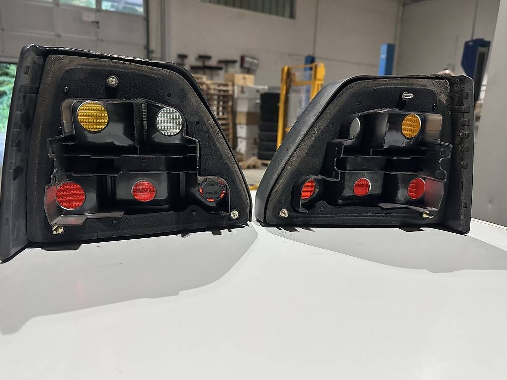 Tutti pezzi di ricambio auto: VW Golf 2 Original Heckleuchten – Usato da Safenwil venduto da san_b5l9 2