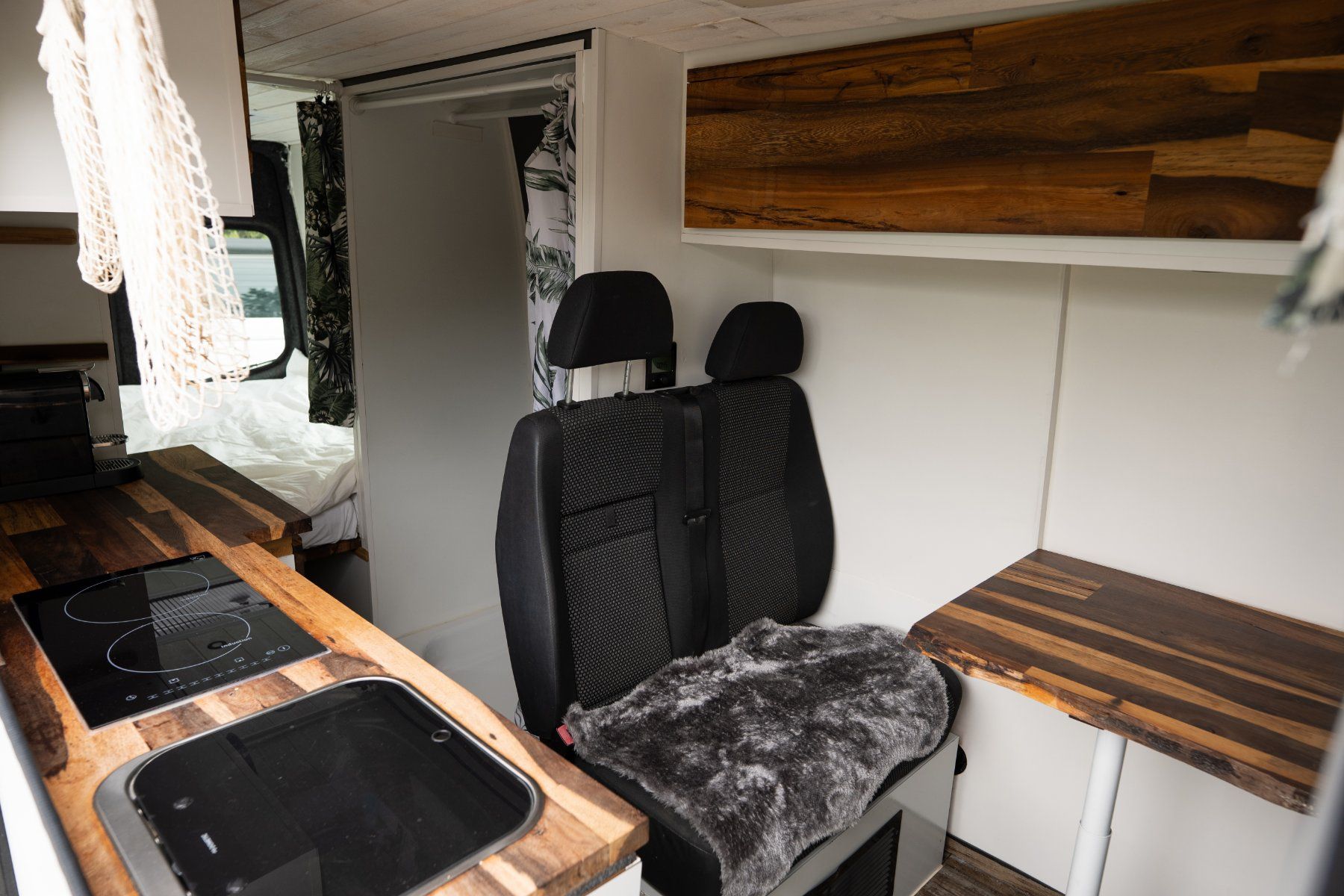 Mercedes-Benz Camping Fahrzeuge: Einzigartiger Sprinter Camper mit Neuem Motor ab MFK – Gebraucht aus Rothrist von miiromiro 7