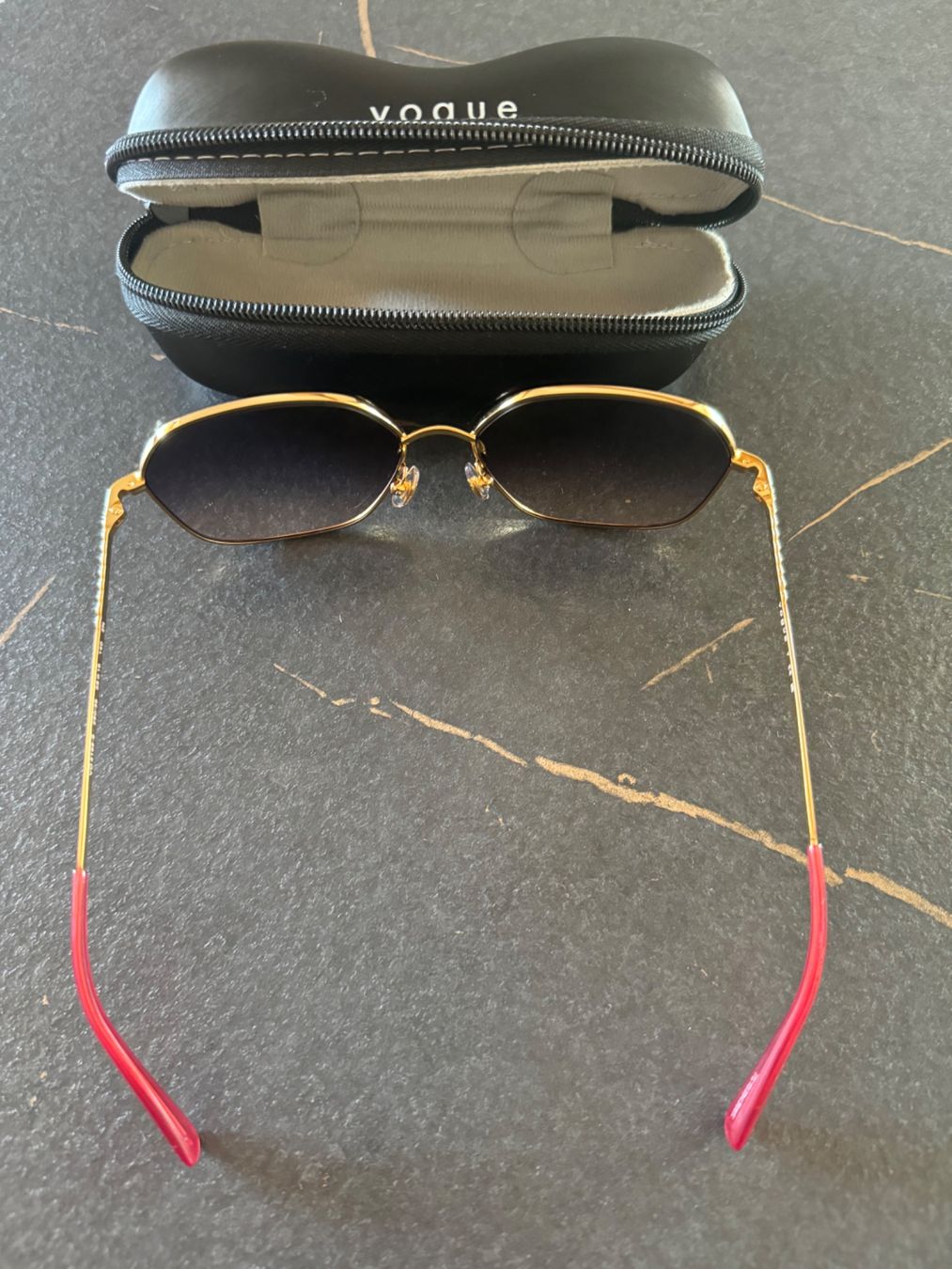 Vogue Brillen & Gläser: Sonnenbrille VOUGE NEU!! – Neu (gemäss Beschreibung) aus Thun von kth_ng29 2