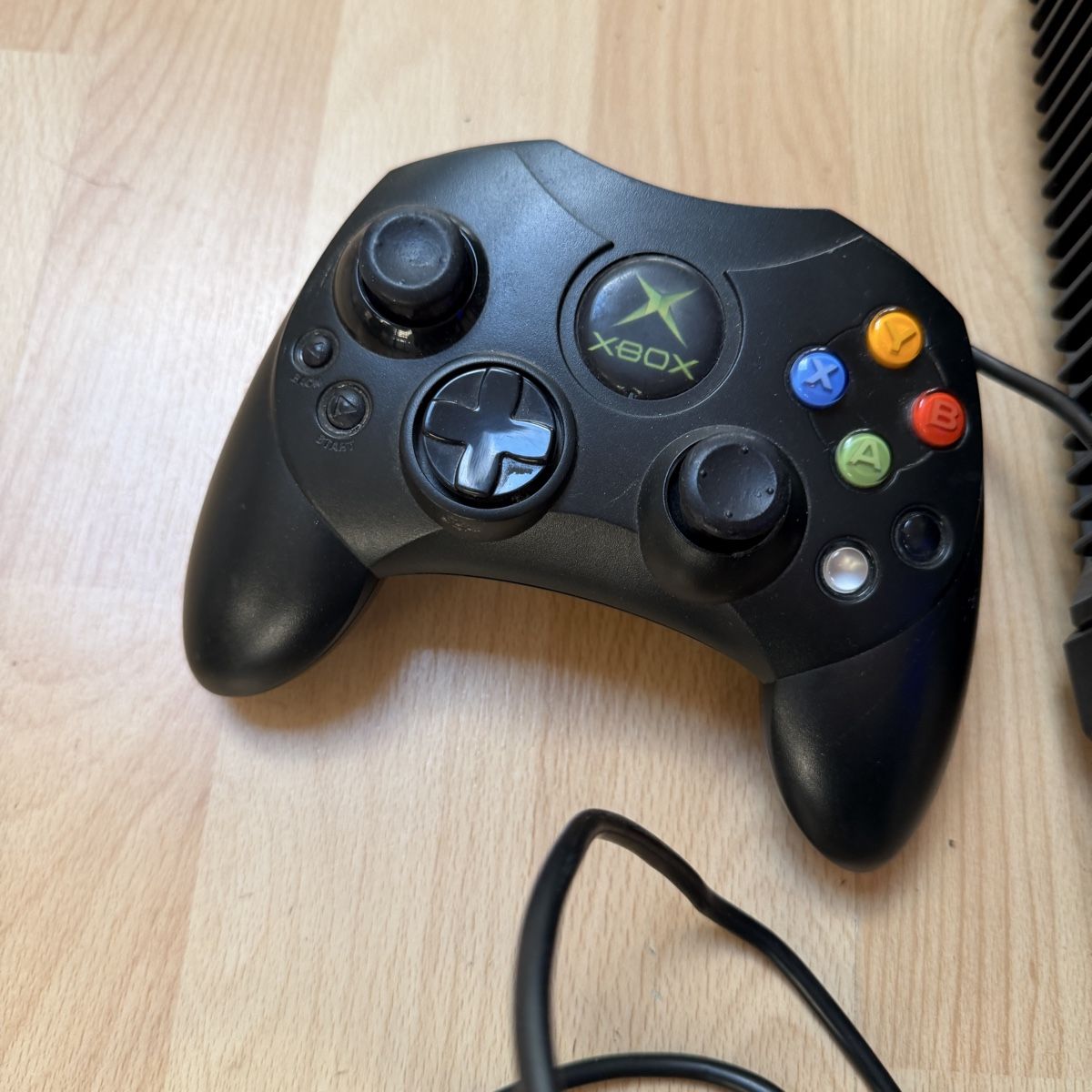 Microsoft Console: Microsoft Xbox Konsole mit Controller und Zubehör – Usato da Thun venduto da BanjoDan 2