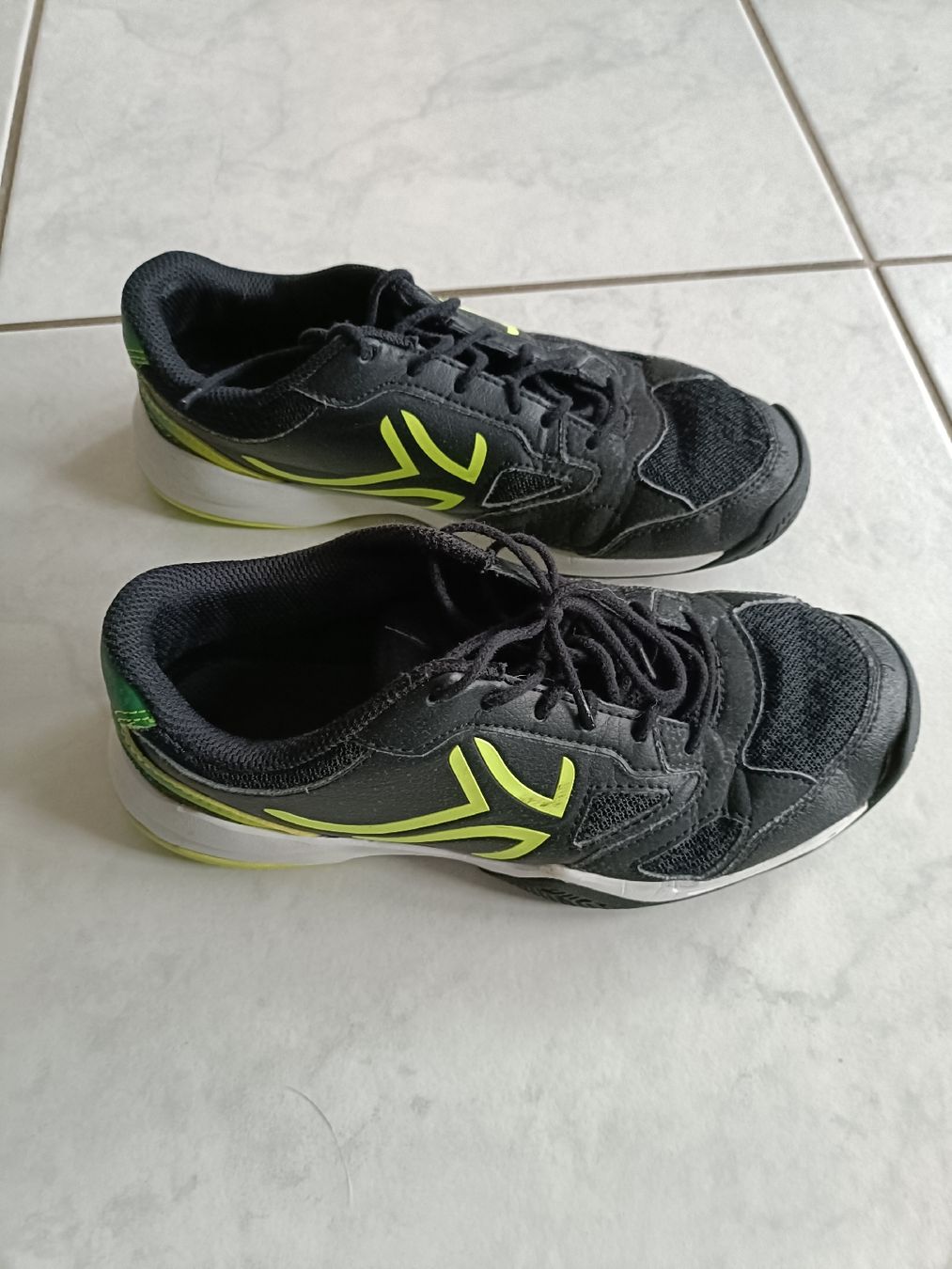 Scarpe da uomo: Hallenschuhe Artengo Gr. 36 – Usato da Buchrain venduto da Siro82