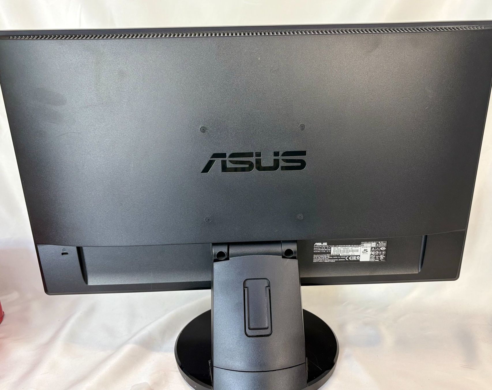 Asus Ecrans: Bildschirm mit VGA Stromkabel ASUS – D'occasion à Zürich par Drahtzug 1