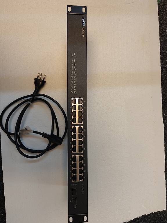 Hubs & Switches: Zyxel Gs1900 24 switch 19 rack – D'occasion à Moosleerau par Philipp2021